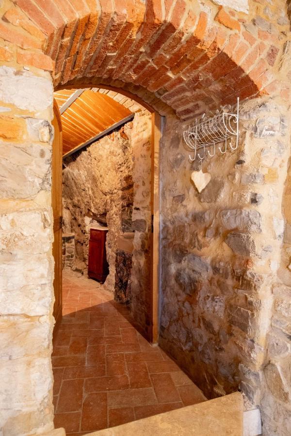 קסטלנובו די ואל די צ'צ'ינה La Casetta Nel Borgo מראה חיצוני תמונה